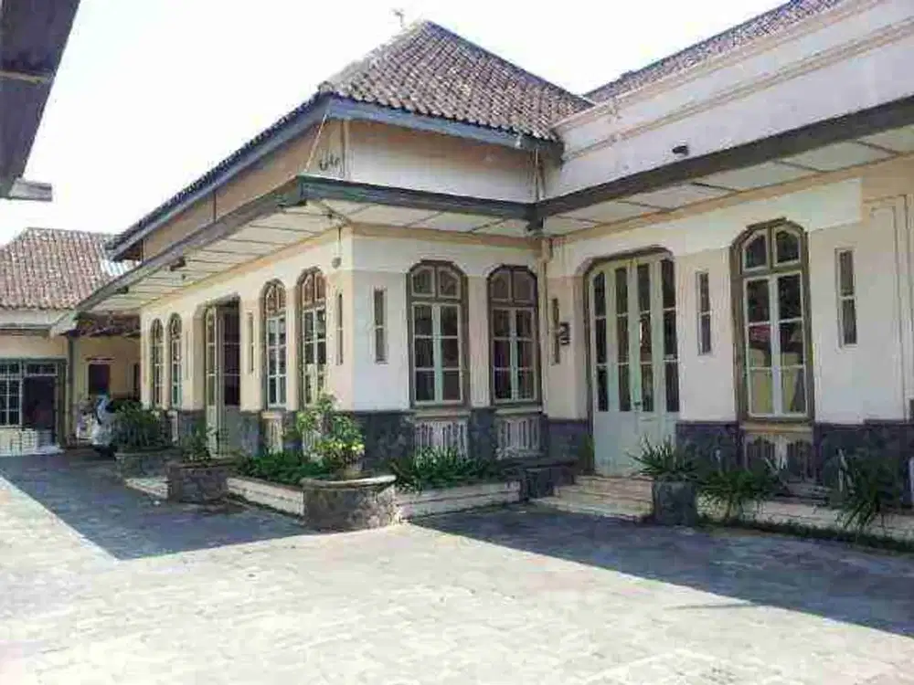 RUMAH CLASIC KOLONIAL HITUNG TANAH