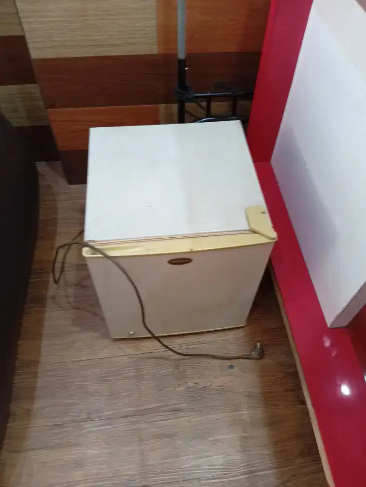 Kulkas Mini bar bekas cocok buat kos-kosan Mer Damsung