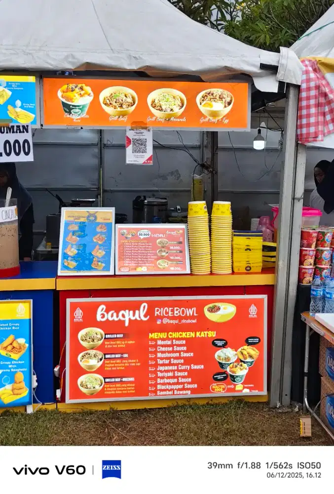 Spg wanita bazar makanan