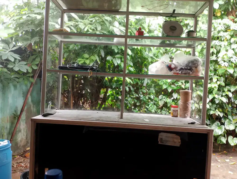 Dijual etalase bahan almunium