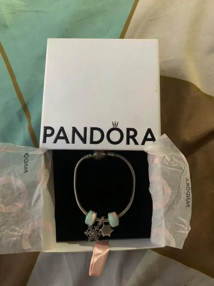 Gelang pandora.