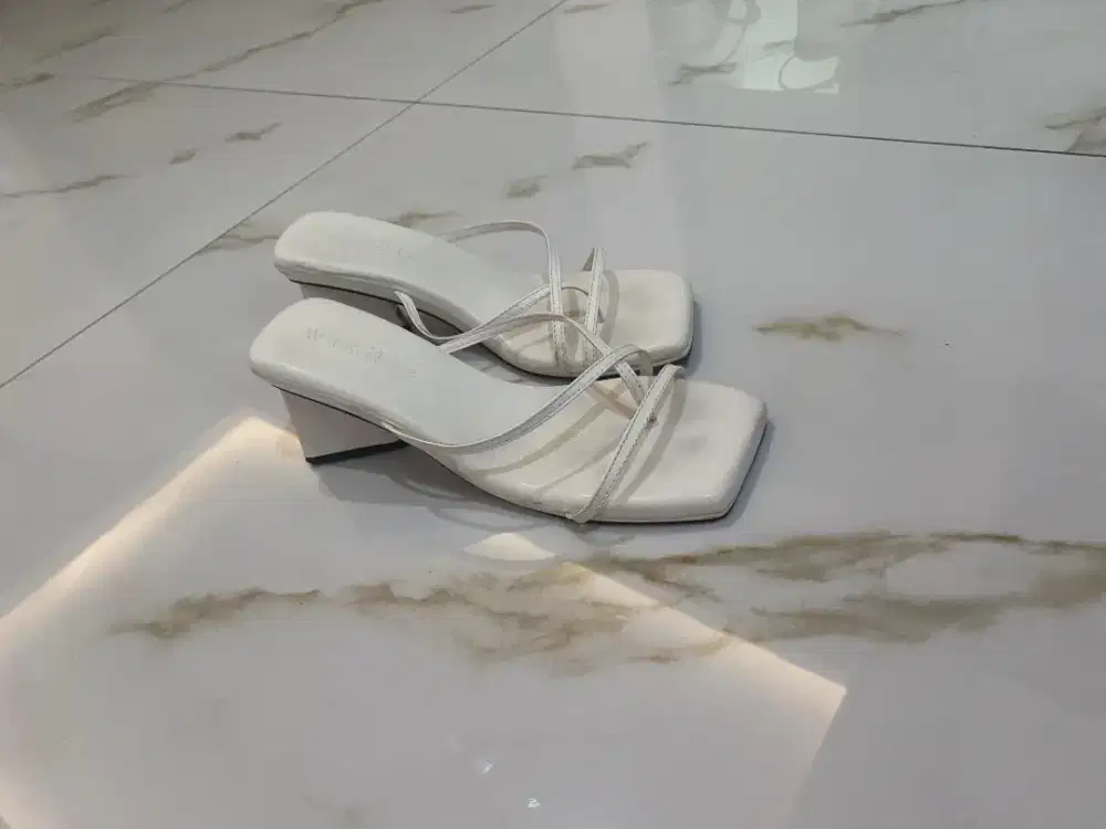 Sepatu / sendal heels wanita