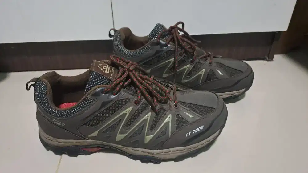 Sepatu outdoor spotec uk 43