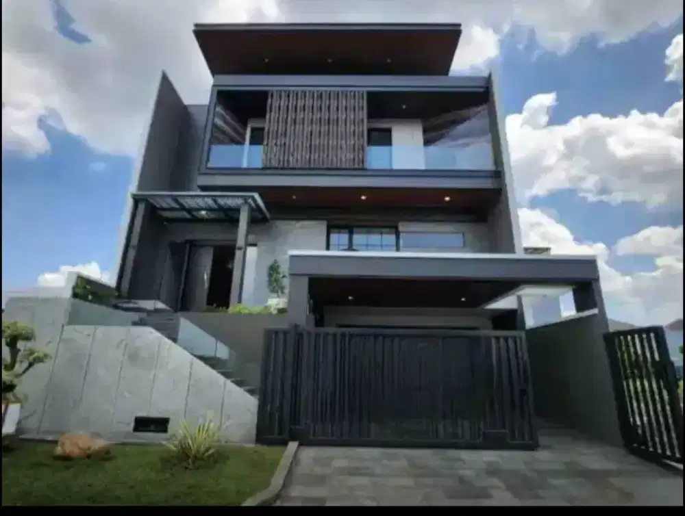 Rumah 3 Lantai Waterfront Citraland – Mewah, Luas 640 m², Siap Lift