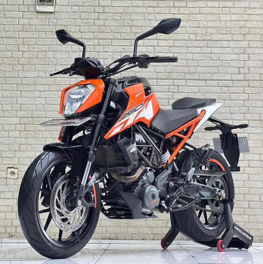 KTM DUKE 250 ABS 2018 KM 16rb Jaminan Unit istimewa - Zaky Mustika