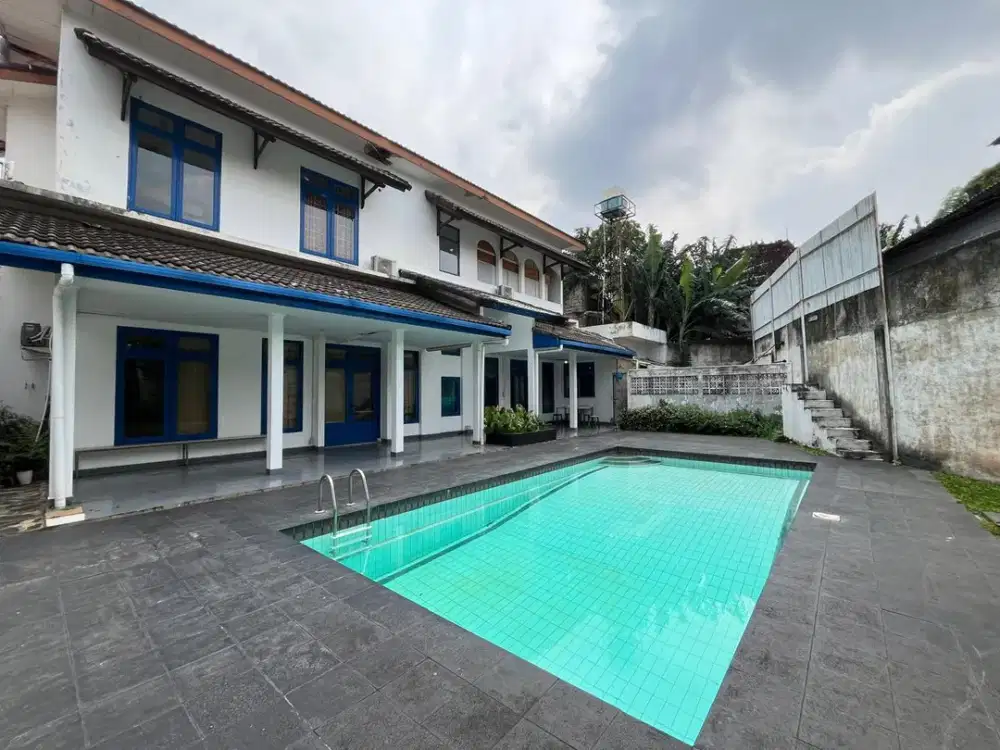 Rumah Berhalaman Super Luas + Private Pool Cocok untuk Kantor di Cinere