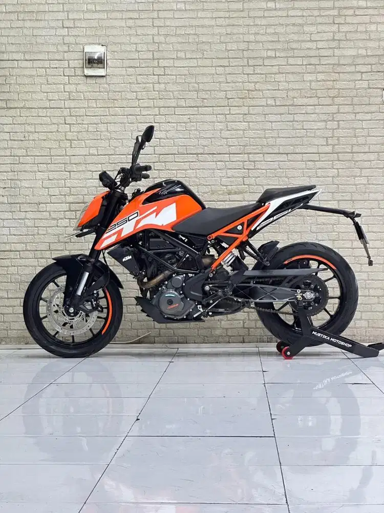 Ready To Race! KTM DUKE 250 ABS KM 16rb Original rotal - Zaky Mustika