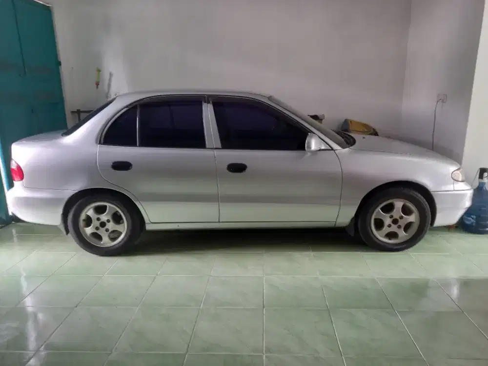 Sedan Bimantara silver 1997