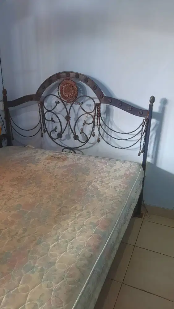 Dijual Ranjang Besi Tempa + Kasur Springbed Central 160 x 200