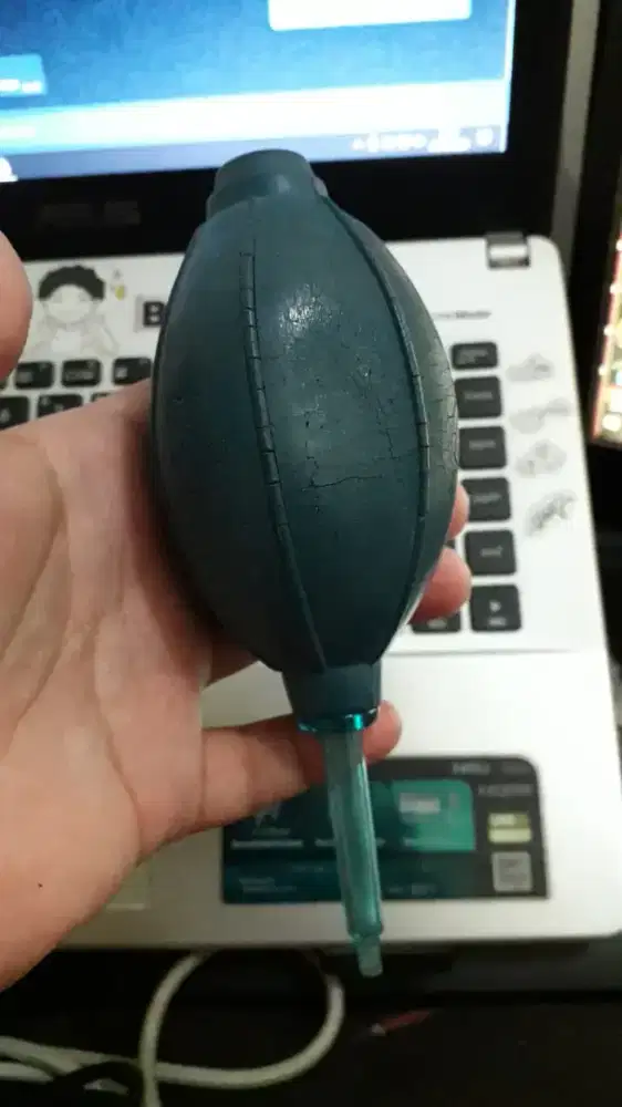 Pembersih debu mini manual