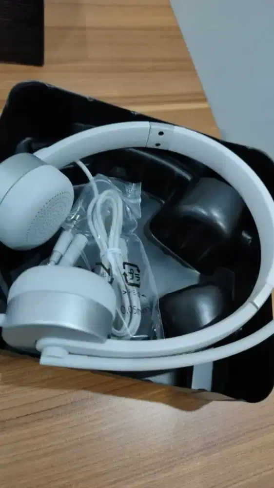 Headset tanpa merk hadiah dari beli laptop