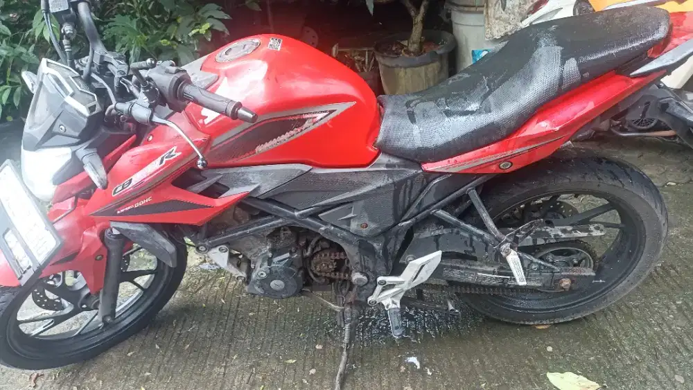 CB150R 2015 Tangan Pertama – Pajak Hidup Panjang, Nego Tipis
