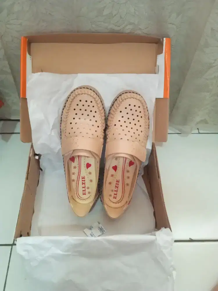 Sepatu wanita ELLZIE no.41