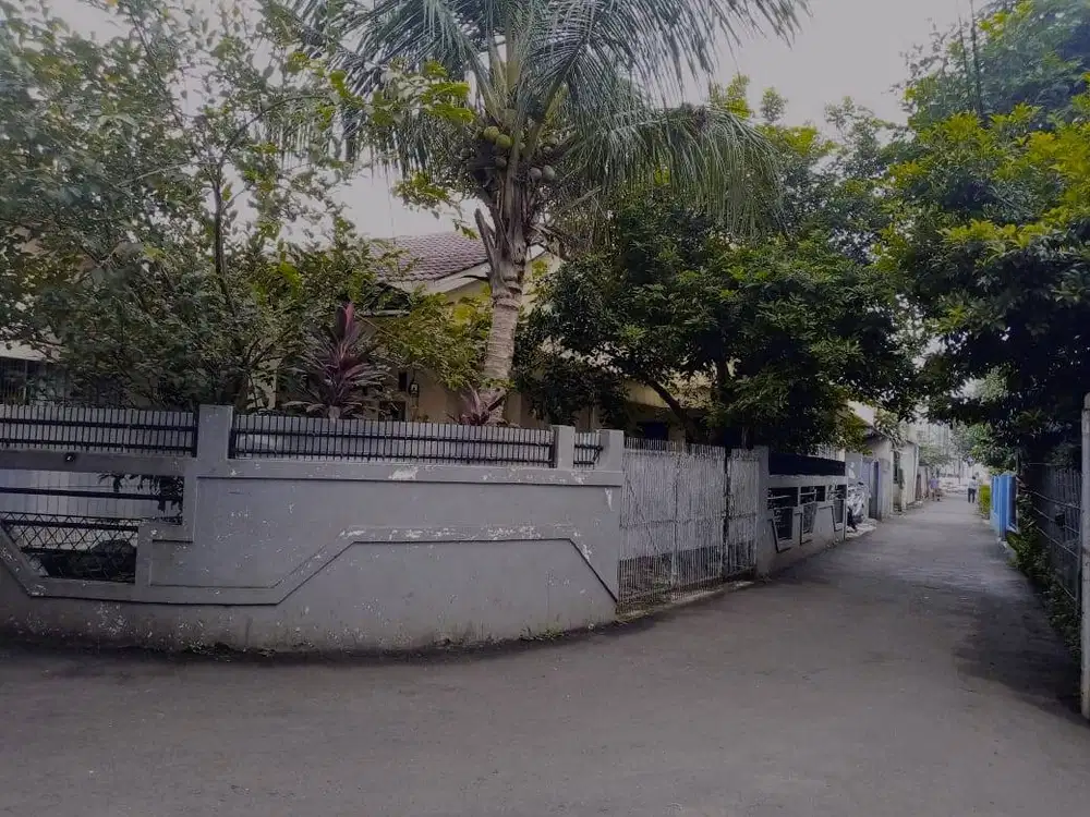 Dijual Rumah besar plus kontrakan akses strategis dekat 2 exit tol