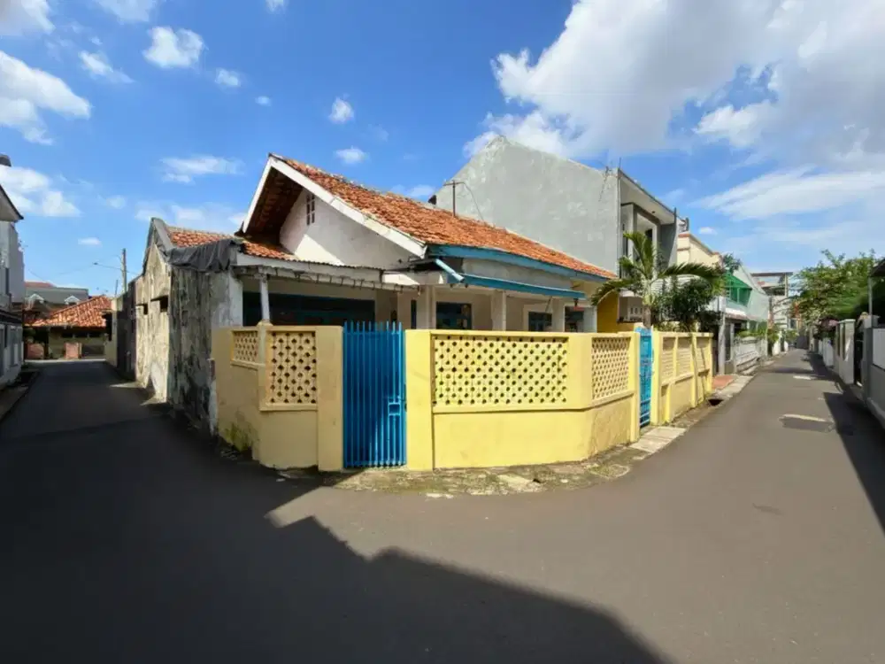 CUMA SELANGKAH KE JL. SUPOMO !!! RUMAH HITUNG TANAH DI TEBET BARAT