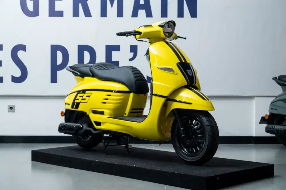 Peugeot django Caribbean yellow