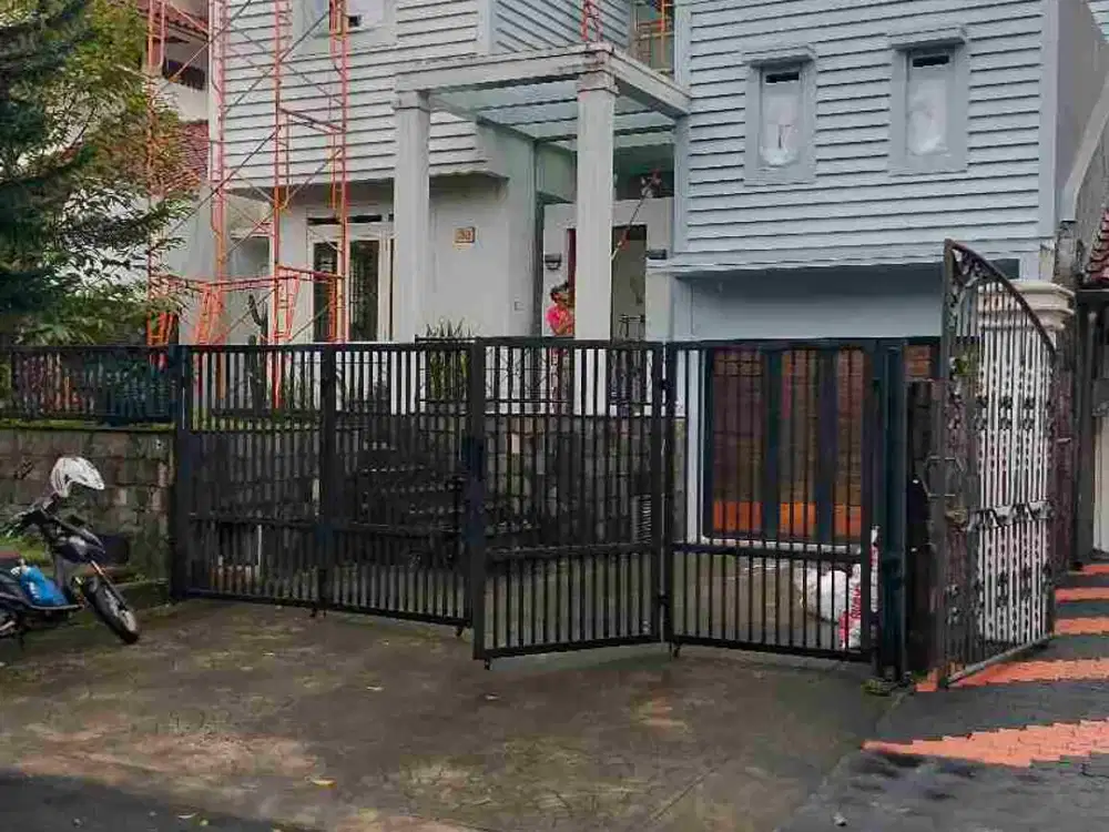 DISEWAKAN RUMAH GEDE & NYAMAN DI PUSAT KOTA BOGOR DI KOMPLEK VILLA DUTA, DEKAT KE JL PAJAJARAN, KEBUN RAYA & PUSAT KOTA BOGOR, BARANANGSIANG, KOTA BOGOR