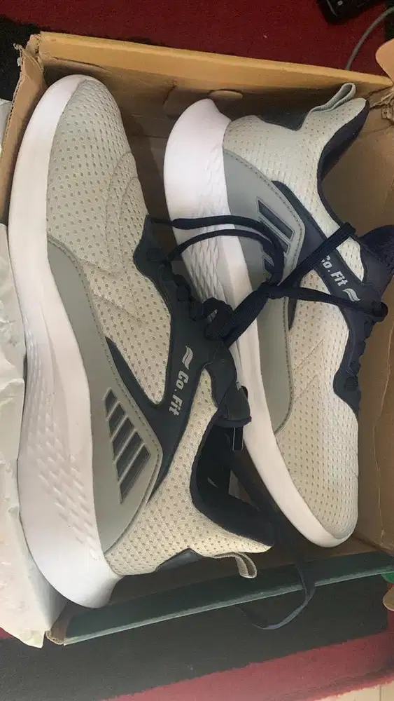 Sport Shoes Cowok Original Co. Fit 43” like new