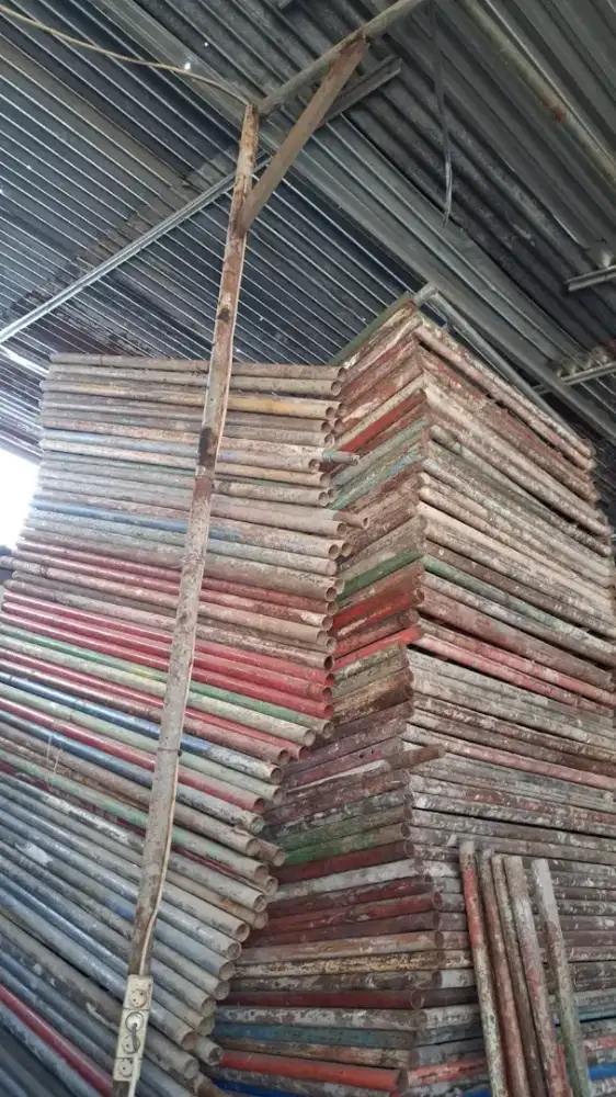 Disediakan scafollding dan alat-alat kontruksi