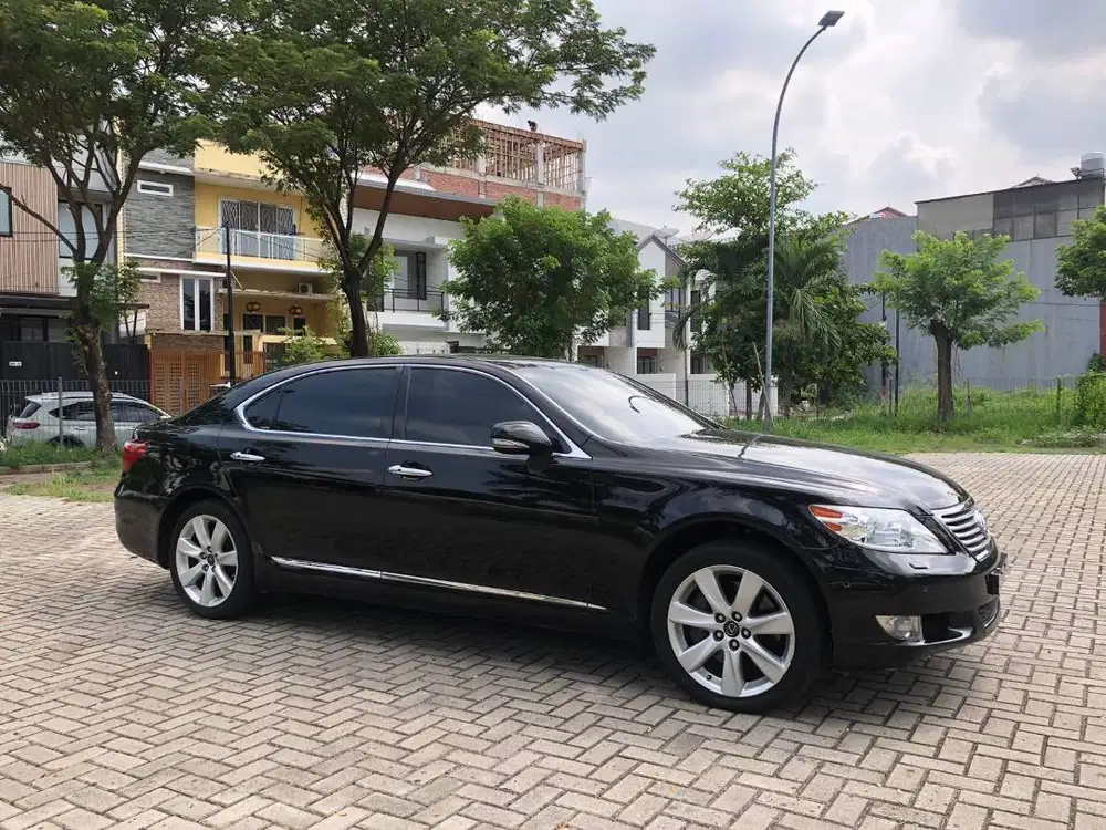 Lexus LS 460L 2011