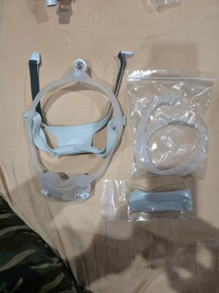 AirFit F30i Full Face CPAP Mask dengan headgear (tali kepala)