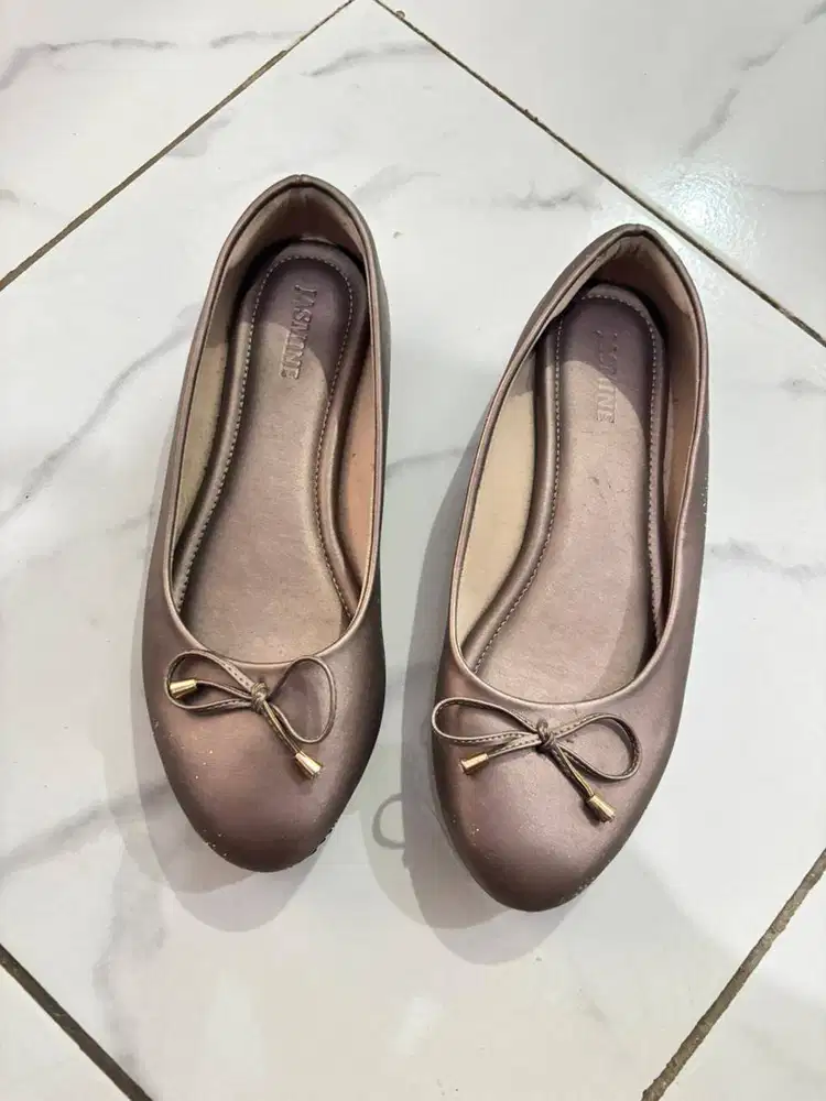 Sepatu bekas wanita Flat Shoes Jasmine Fresia ukuran 39