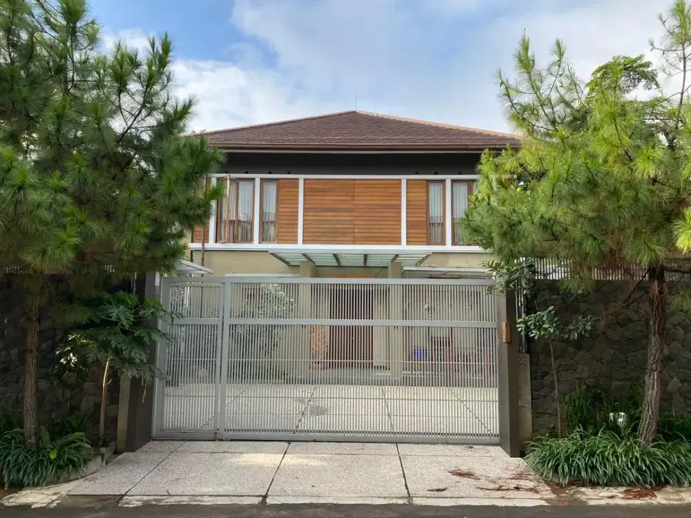 Dijual Rumah Furnished Siap Huni Modern Minimalis Lokasi di Setiabudi Bandung