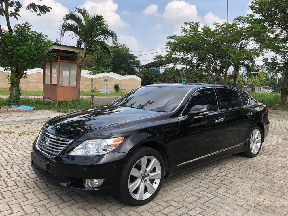 Lexus LS 460L 2011