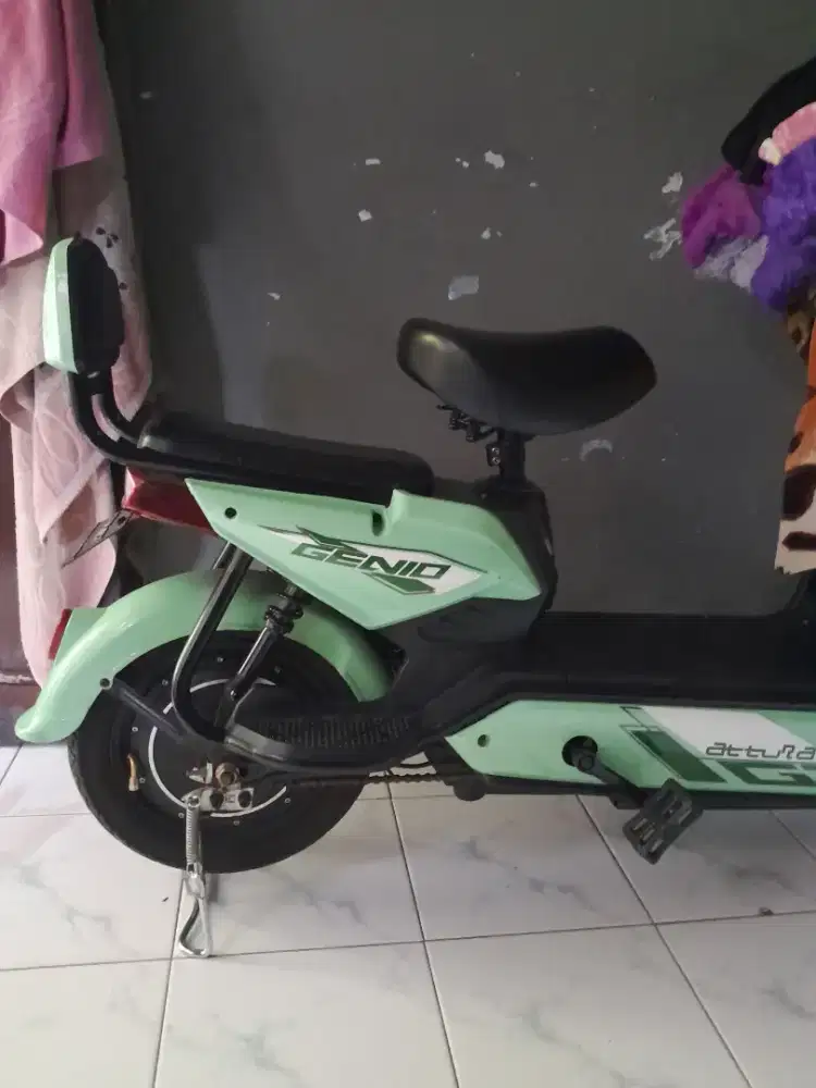 Sepeda listrik merk genio