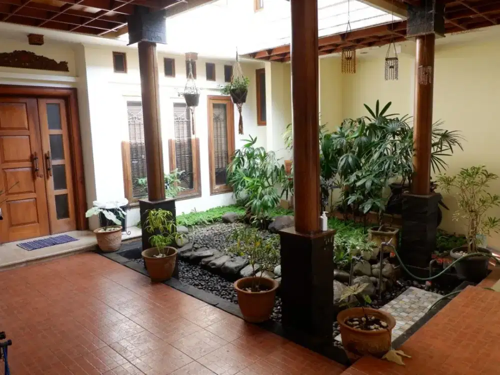 RUMAH CANTIK 2 LANTAI SEMI FURNISHED SIAP HUNI DI SETRA INDAH SUKAJADI BANDUNG