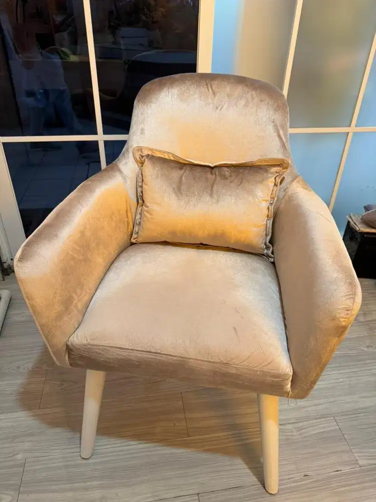 1 Set (Kursi 2 pcs + meja)