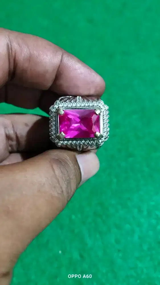 Batu cincin merah siem