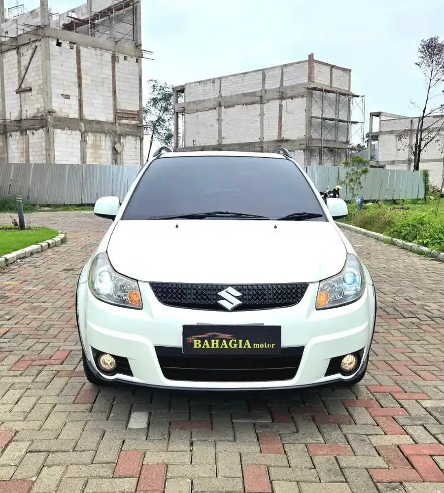 (Low KM) Suzuki SX4 X Over 2012 Matic AT Putih  Brio Sirion 2011