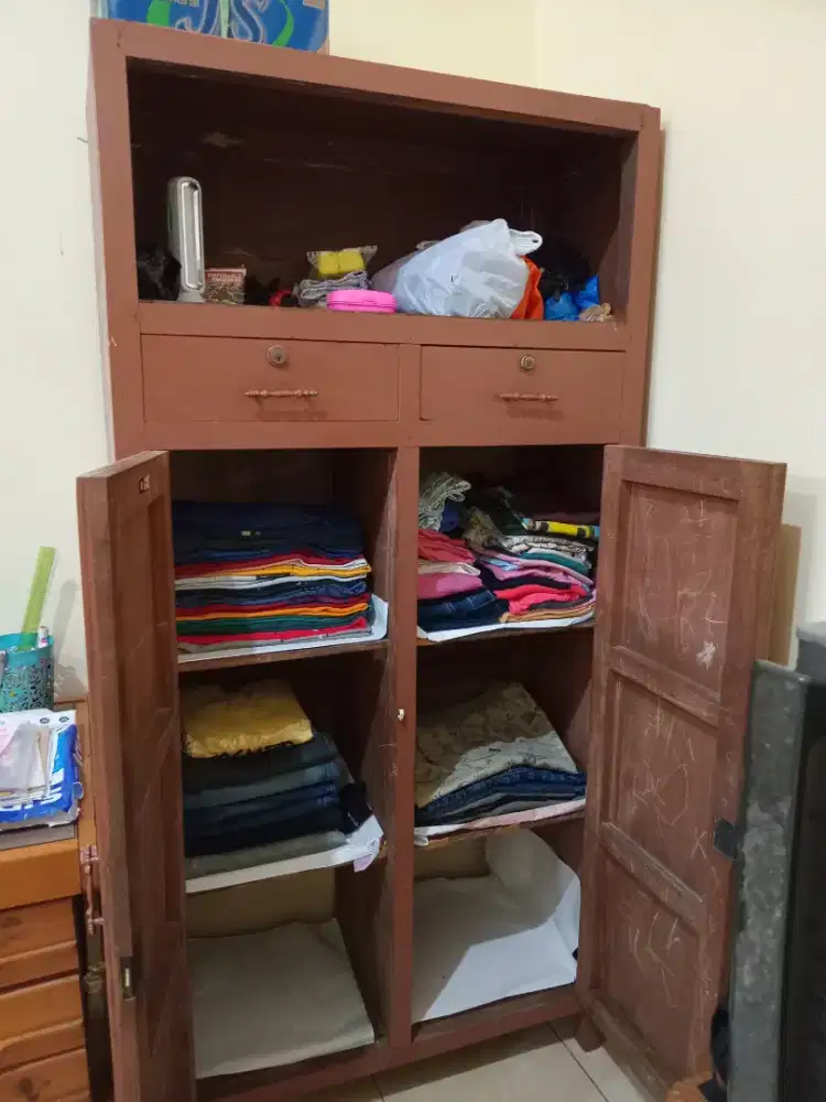 Di jual lemari kayu dulu