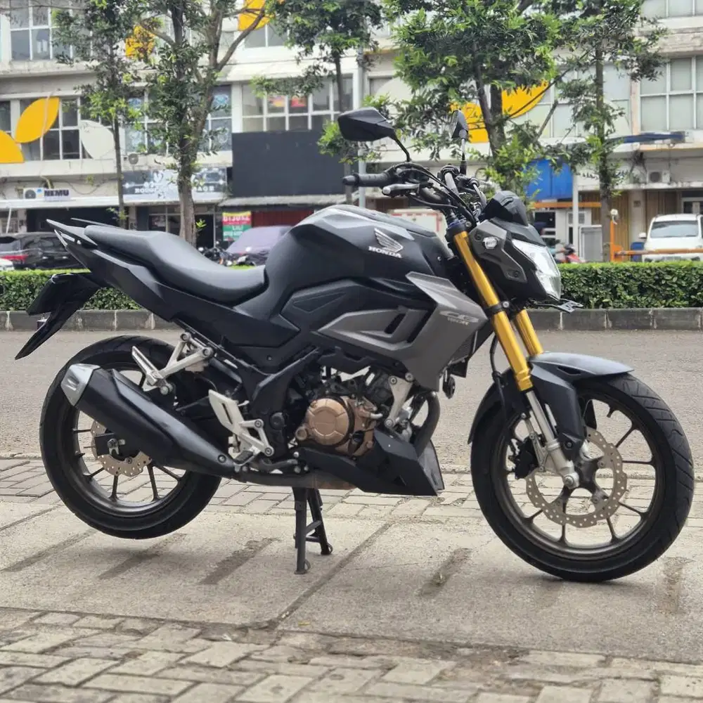 HONDA CB 150R 2023 HITAM KM LOW PAJAK PANJANG FULL MULUS