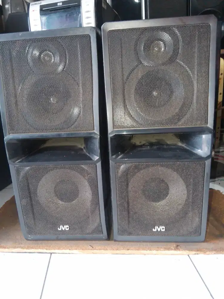 JVC floor standing speaker 6 in 150 watts RMS, full ori, box utuh