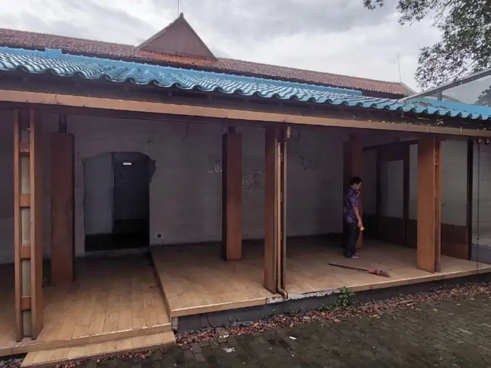 RUANG USAHA LUAS STRATEGIS LOKASI RAMAI SIAP PAKAI DI DAGO BANDUNG