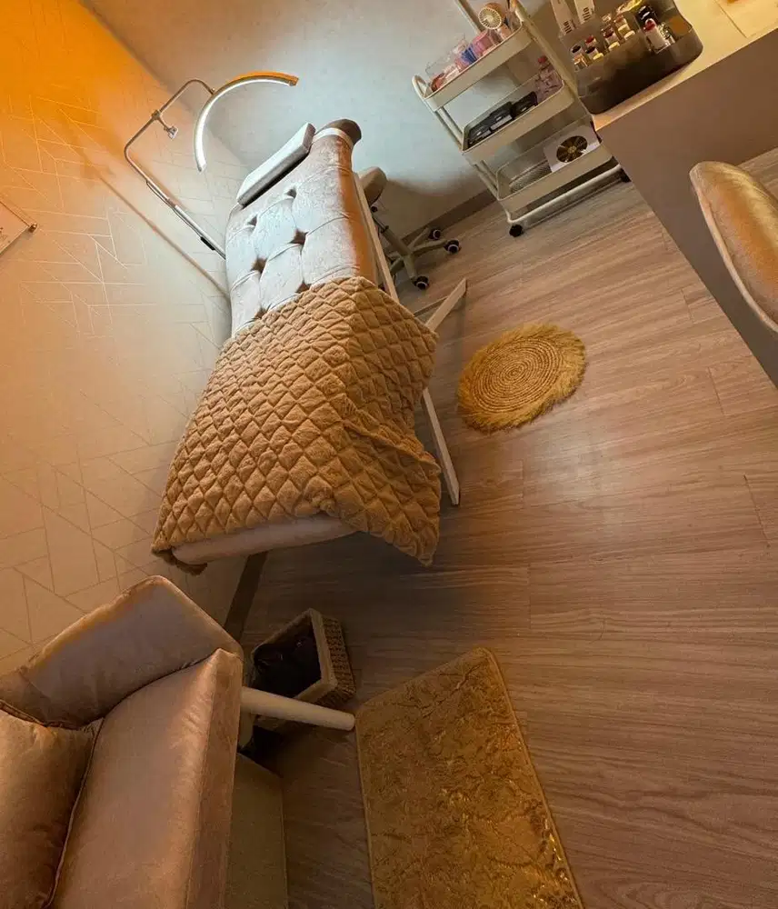 Bed Salon, Bed Estetik Furniture