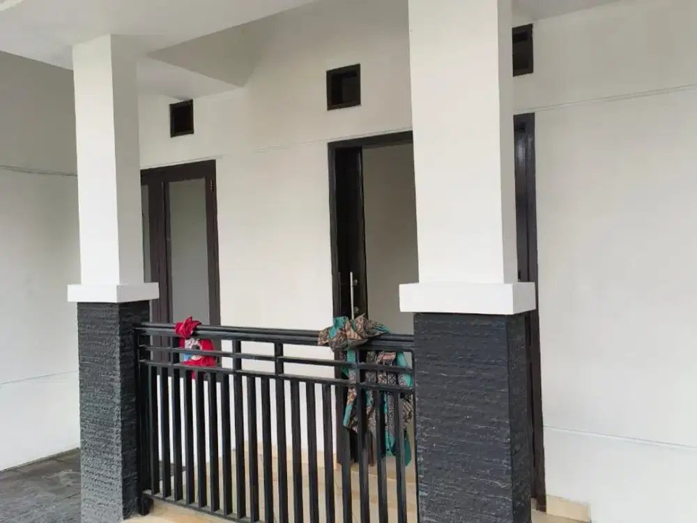 RUMAH BAGUS NYAMAN MINIMALIS 3 LANTAI SIAP HUNI DI MARGAHAYU SOEKARNO HATTA BANDUNG