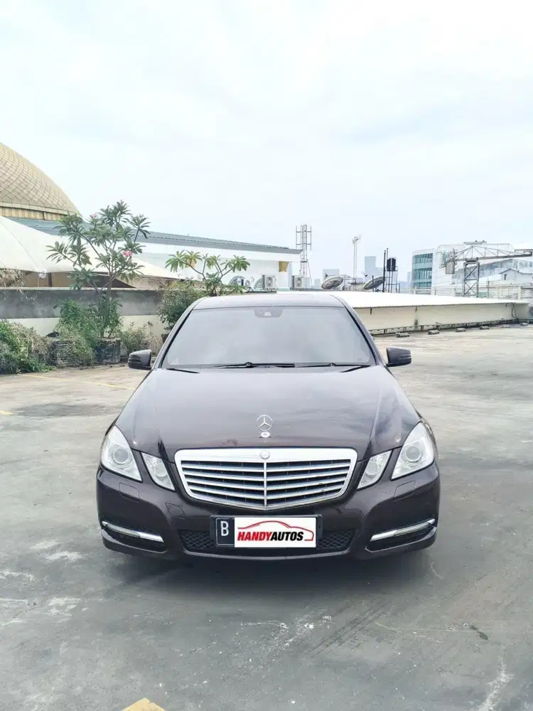Mercedes Benz E250 Avantgarde Tahun 2011 Coklat Metalik