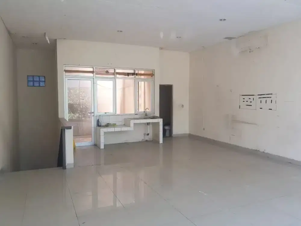 RUKO 2 LANTAI LOKASI RAMAI STRATEGIS SIAP PAKAI DI KIARACONDONG BANDUNG