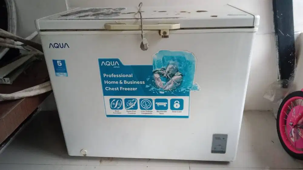 Chest Freezer AQUA 200L AQF-200 (W) – Bekas, Normal, Cocok untuk Usaha