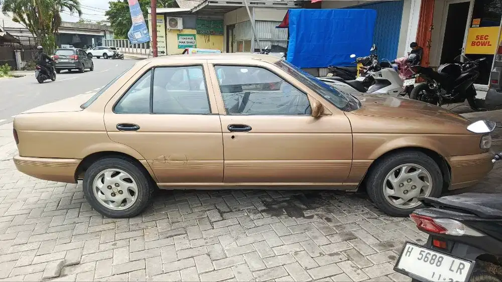 Di jual mobil Nissan sunny