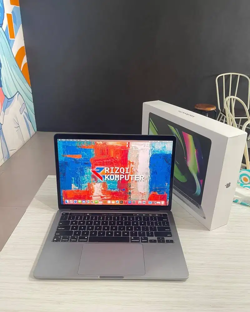 MacBook Pro M2 2022 Touchbar  Apple M2 CPU 8 Core RAM 8 GB SSD 256 GB