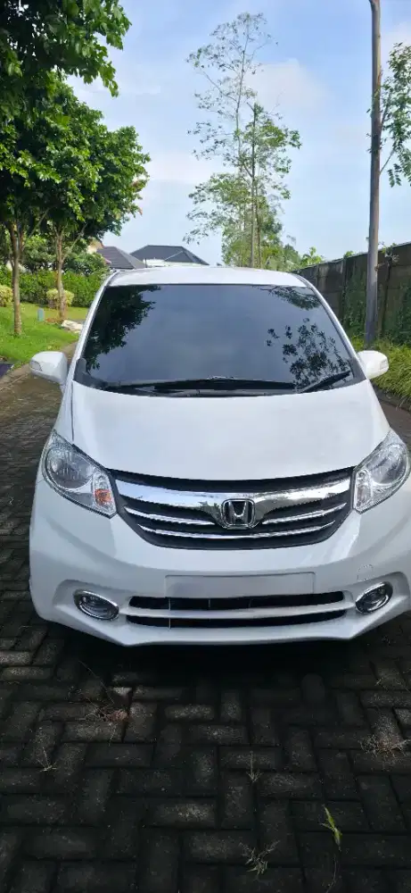 Honda Freed 2013 tipe E PSD warna Putih