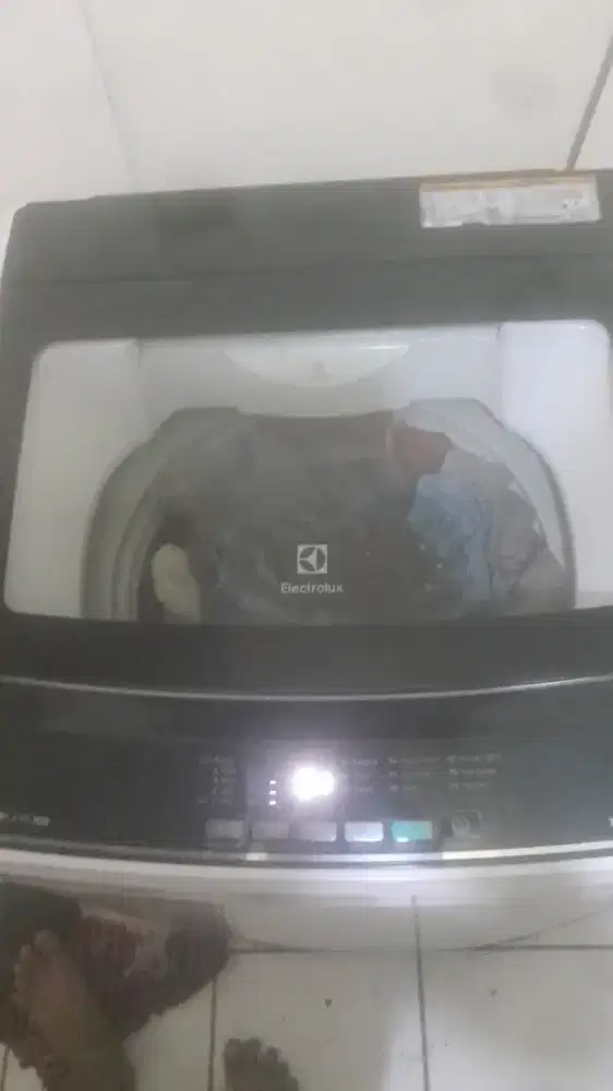 Mesin cuci elektrolux