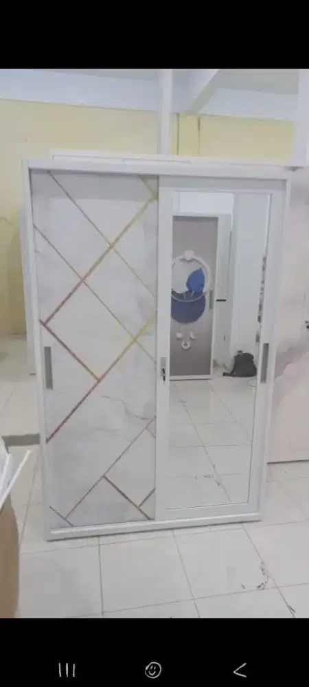 Lemari pakaian besi sleding