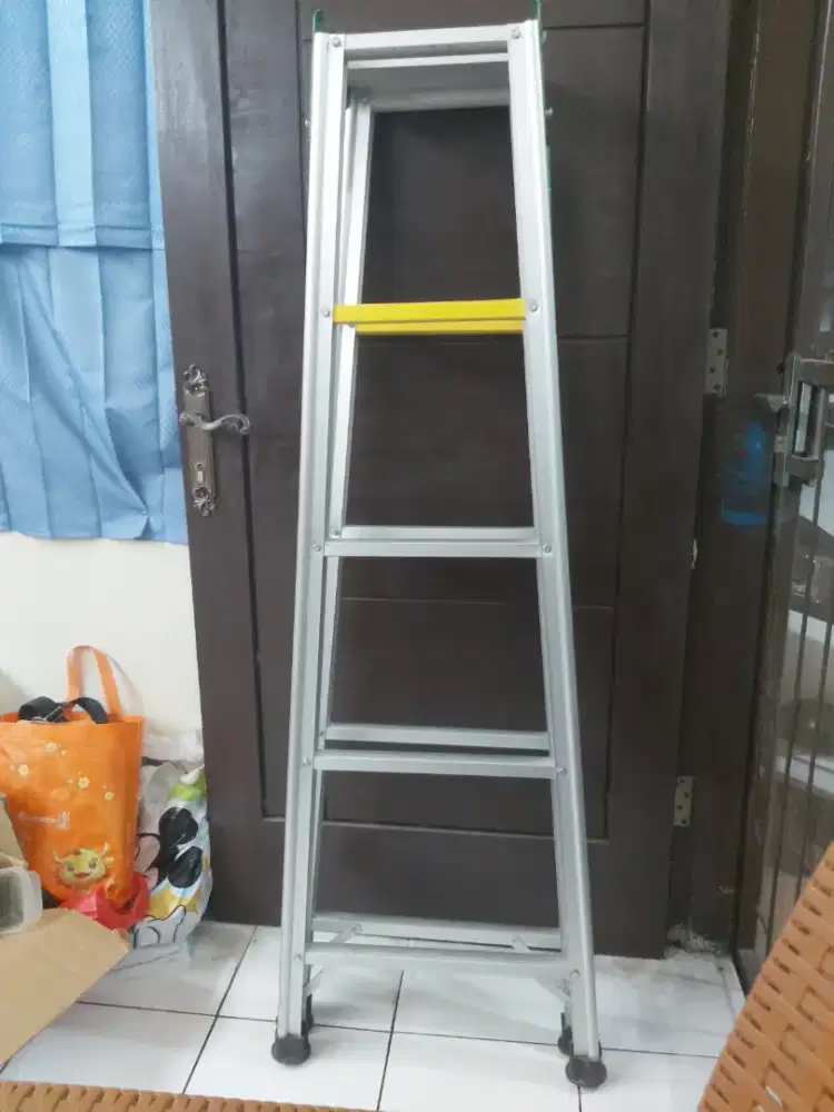 Jual murah tangga lipat alluminium ukuran 150cm msh bagus,210 rb nego