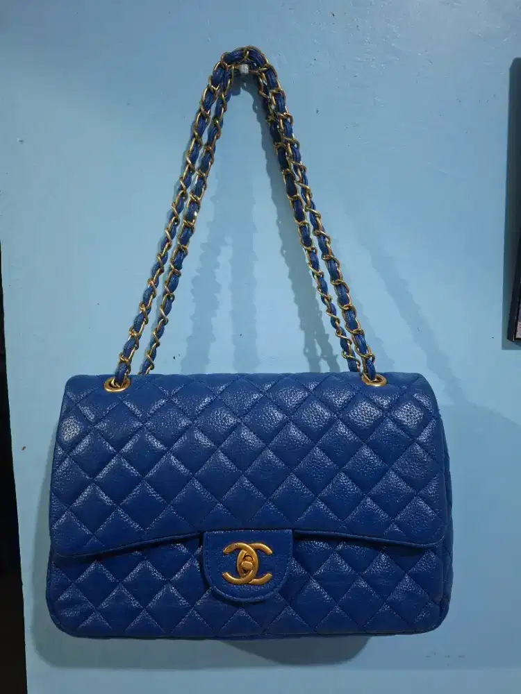Tas Chanel warna biru cerah