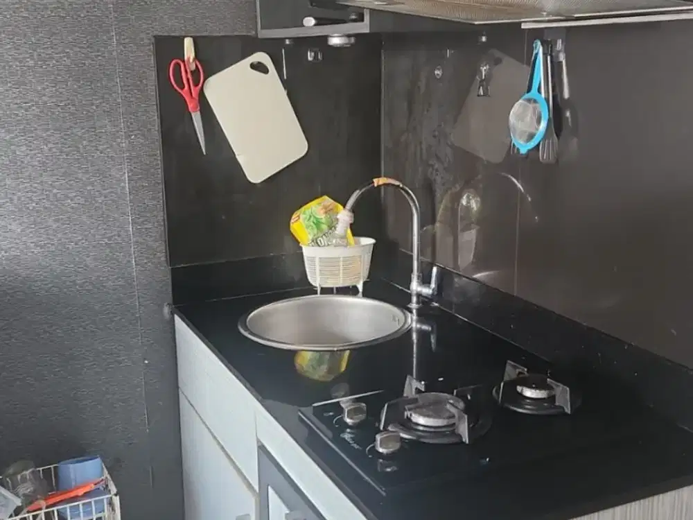 APARTEMEN GREEN PRAMUKA CITY 2 KAMAR FULL FURNISH TAHUNAN TOWER SCARLET ATAS MALL TAHUNAN